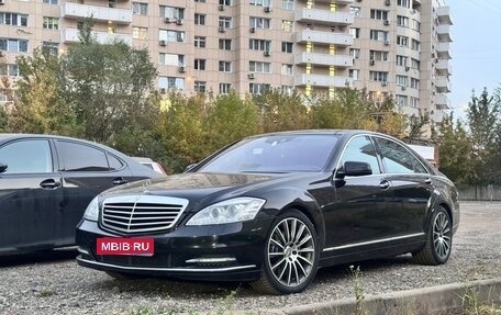 Mercedes-Benz S-Класс, 2012 год, 2 300 000 рублей, 1 фотография