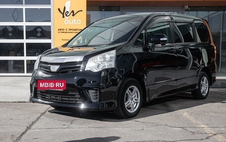 Toyota Noah III, 2011 год, 1 359 000 рублей, 2 фотография