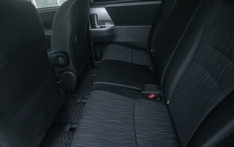 Toyota Noah III, 2011 год, 1 359 000 рублей, 14 фотография