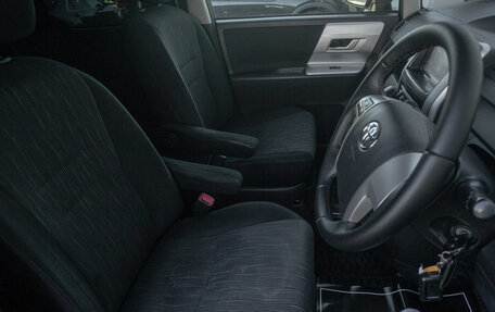 Toyota Noah III, 2011 год, 1 359 000 рублей, 10 фотография
