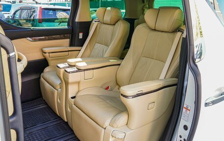 Toyota Alphard III, 2021 год, 6 300 000 рублей, 10 фотография