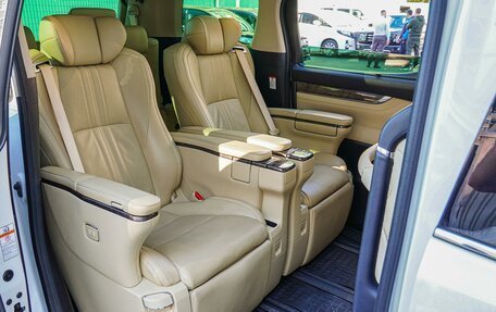 Toyota Alphard III, 2021 год, 6 300 000 рублей, 7 фотография