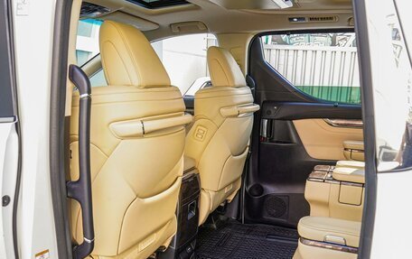 Toyota Alphard III, 2021 год, 6 300 000 рублей, 13 фотография