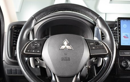 Mitsubishi Outlander III рестайлинг 3, 2018 год, 1 299 000 рублей, 14 фотография
