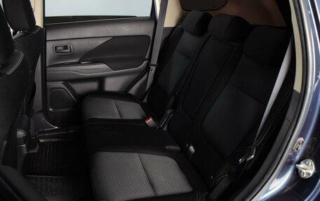 Mitsubishi Outlander III рестайлинг 3, 2018 год, 1 299 000 рублей, 9 фотография