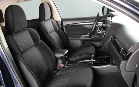 Mitsubishi Outlander III рестайлинг 3, 2018 год, 1 299 000 рублей, 8 фотография