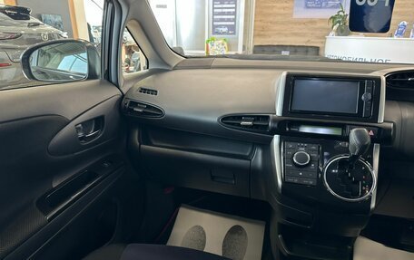 Toyota Wish II, 2012 год, 1 799 999 рублей, 14 фотография
