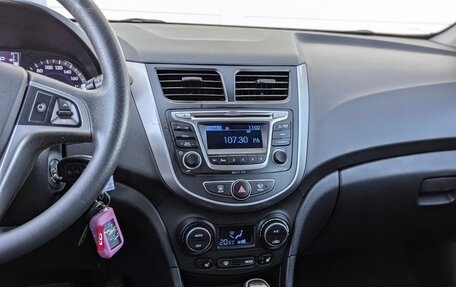Hyundai Solaris II рестайлинг, 2015 год, 999 000 рублей, 14 фотография