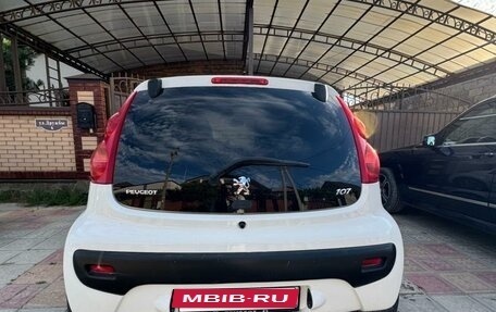 Peugeot 107 I рестайлинг, 2011 год, 600 000 рублей, 4 фотография