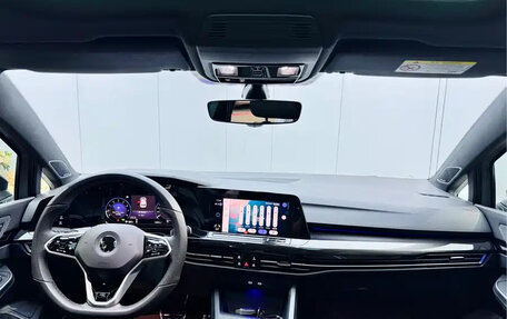 Volkswagen Golf VIII, 2022 год, 2 230 000 рублей, 23 фотография