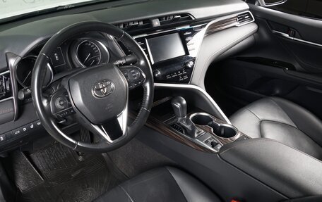 Toyota Camry, 2018 год, 2 500 000 рублей, 7 фотография
