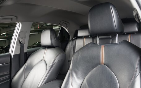 Toyota Camry, 2018 год, 2 500 000 рублей, 17 фотография