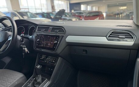 Volkswagen Tiguan II, 2021 год, 2 399 000 рублей, 14 фотография