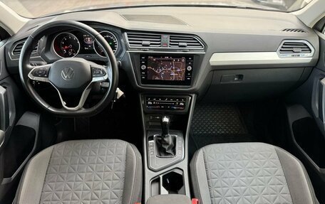 Volkswagen Tiguan II, 2021 год, 2 399 000 рублей, 15 фотография