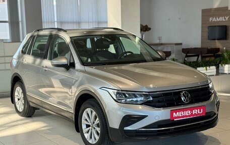Volkswagen Tiguan II, 2021 год, 2 399 000 рублей, 3 фотография