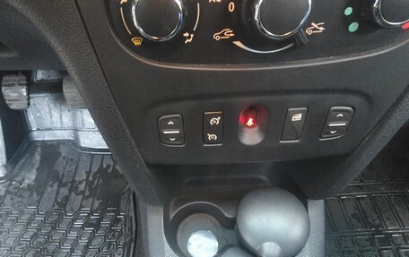 Renault Logan II, 2014 год, 995 000 рублей, 10 фотография