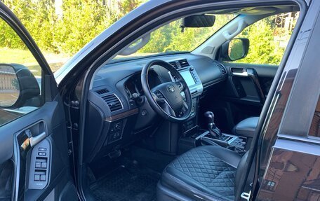 Toyota Land Cruiser Prado 150 рестайлинг 2, 2017 год, 3 800 000 рублей, 15 фотография