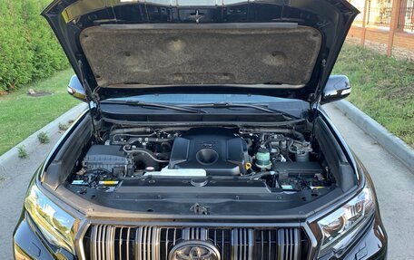 Toyota Land Cruiser Prado 150 рестайлинг 2, 2017 год, 3 800 000 рублей, 11 фотография