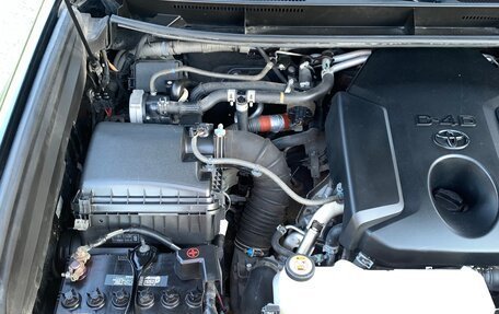 Toyota Land Cruiser Prado 150 рестайлинг 2, 2017 год, 3 800 000 рублей, 13 фотография