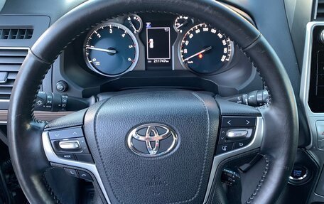 Toyota Land Cruiser Prado 150 рестайлинг 2, 2017 год, 3 800 000 рублей, 17 фотография