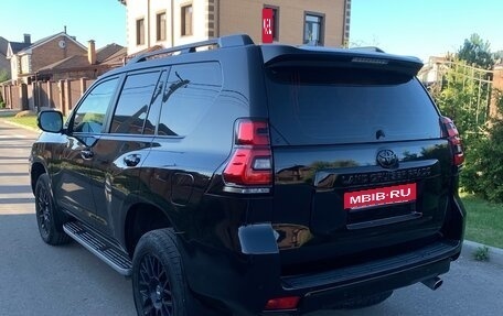 Toyota Land Cruiser Prado 150 рестайлинг 2, 2017 год, 3 800 000 рублей, 6 фотография
