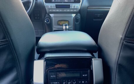Toyota Land Cruiser Prado 150 рестайлинг 2, 2017 год, 3 800 000 рублей, 19 фотография
