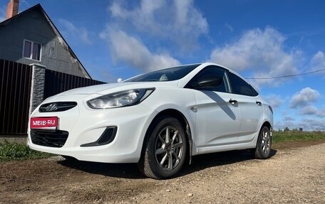 Hyundai Solaris II рестайлинг, 2013 год, 700 000 рублей, 1 фотография