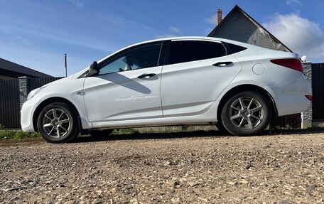 Hyundai Solaris II рестайлинг, 2013 год, 700 000 рублей, 2 фотография