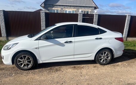 Hyundai Solaris II рестайлинг, 2013 год, 700 000 рублей, 16 фотография