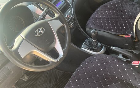 Hyundai Solaris II рестайлинг, 2013 год, 700 000 рублей, 20 фотография
