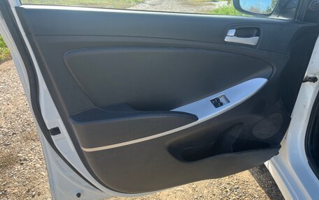 Hyundai Solaris II рестайлинг, 2013 год, 700 000 рублей, 19 фотография