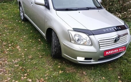 Toyota Avensis III рестайлинг, 2004 год, 795 000 рублей, 3 фотография
