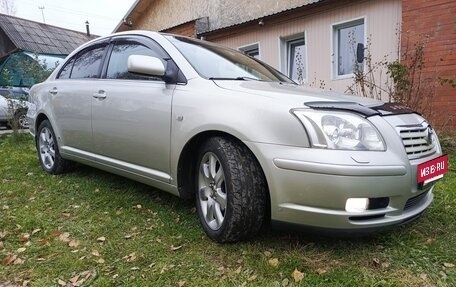 Toyota Avensis III рестайлинг, 2004 год, 795 000 рублей, 2 фотография