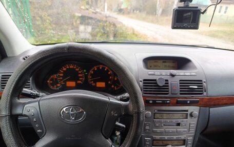 Toyota Avensis III рестайлинг, 2004 год, 795 000 рублей, 8 фотография