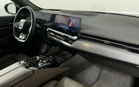 BMW 5 серия, 2024 год, 7 090 000 рублей, 14 фотография