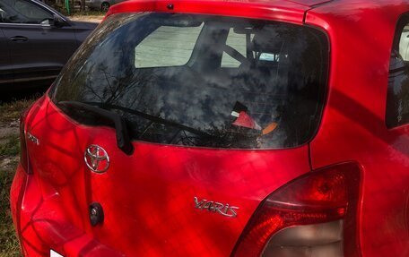 Toyota Yaris III рестайлинг, 2008 год, 700 000 рублей, 3 фотография