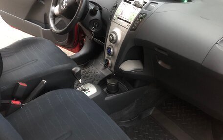 Toyota Yaris III рестайлинг, 2008 год, 700 000 рублей, 6 фотография