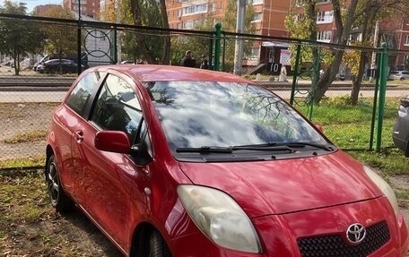 Toyota Yaris III рестайлинг, 2008 год, 700 000 рублей, 2 фотография