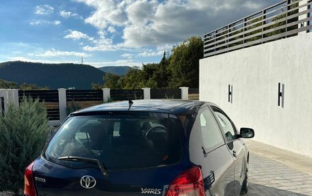 Toyota Yaris III рестайлинг, 2008 год, 520 000 рублей, 3 фотография