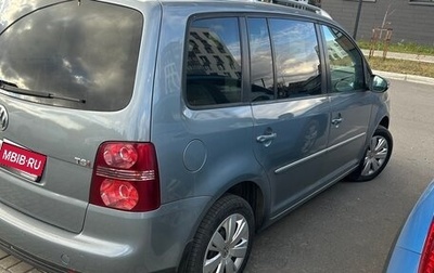 Volkswagen Touran III, 2010 год, 750 000 рублей, 1 фотография