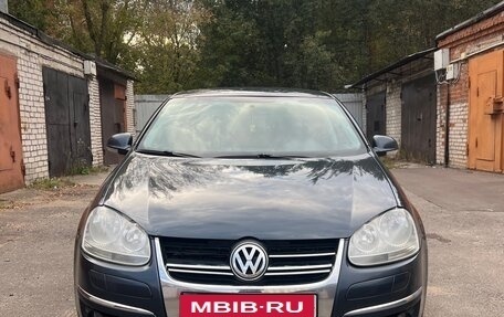 Volkswagen Jetta VI, 2010 год, 695 000 рублей, 1 фотография