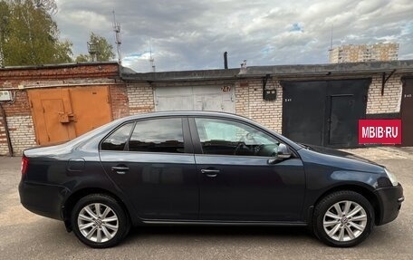 Volkswagen Jetta VI, 2010 год, 695 000 рублей, 3 фотография