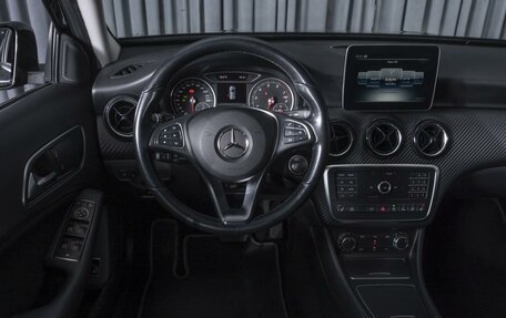 Mercedes-Benz GLA, 2018 год, 2 049 000 рублей, 13 фотография