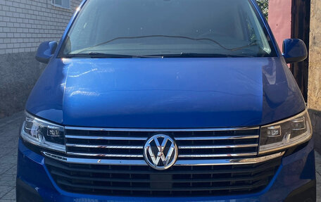 Volkswagen Caravelle T6 рестайлинг, 2021 год, 5 900 000 рублей, 1 фотография