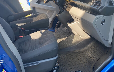 Volkswagen Caravelle T6 рестайлинг, 2021 год, 5 900 000 рублей, 2 фотография