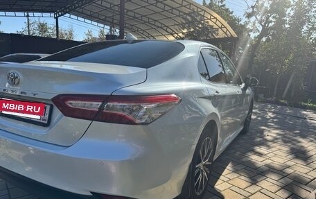 Toyota Camry, 2021 год, 3 090 000 рублей, 7 фотография