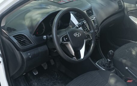 Hyundai Solaris II рестайлинг, 2015 год, 730 000 рублей, 2 фотография