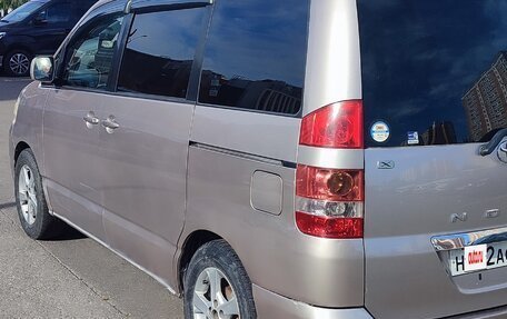 Toyota Noah III, 2004 год, 700 000 рублей, 5 фотография