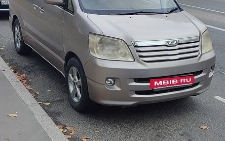 Toyota Noah III, 2004 год, 700 000 рублей, 7 фотография