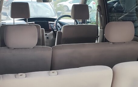 Toyota Noah III, 2004 год, 700 000 рублей, 11 фотография